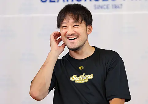 Professional basketball player Shinsuke Kashiwagi answered various questions
