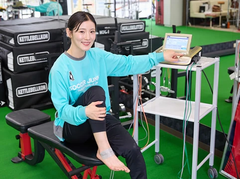 Futsal player Naomi Matsumoto has been using electrical therapy device