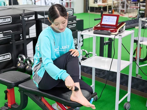 Futsal player Naomi Matsumoto has been using electrical therapy device